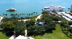 Discover the Beauty of Miami’s Top Parks in Style with Mundi Limos